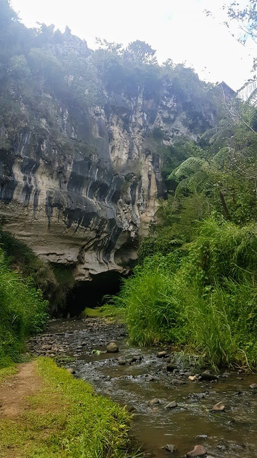 Echo valley sagada cliff