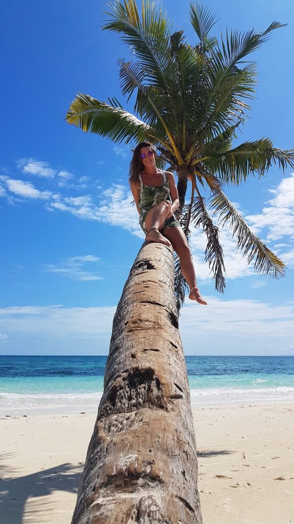 palmboom strand vrouw