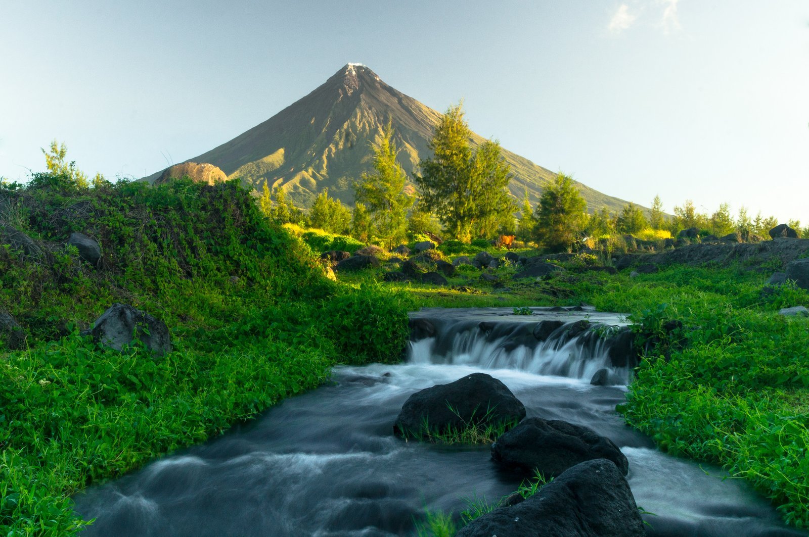 Mount Mayon - De meest actieve en indrukwekkende vulkaan