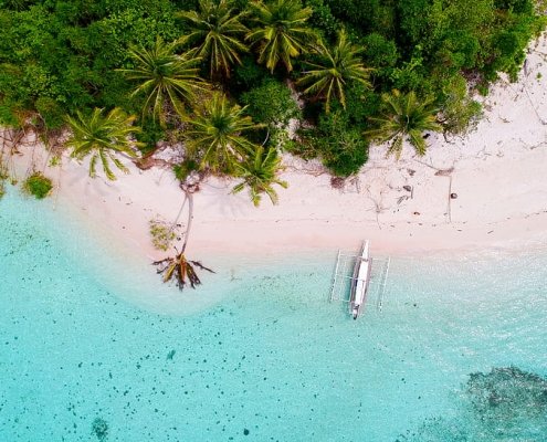 drone shot eiland - strand